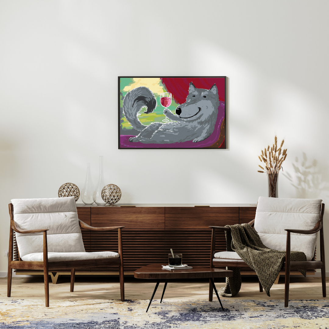 Malen nach Zahlen - Grauer Wolf Auf Einem Sofa Mit Einem Glas Wein